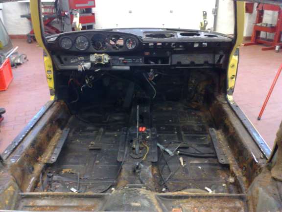 Demontage Basisfahrzeug