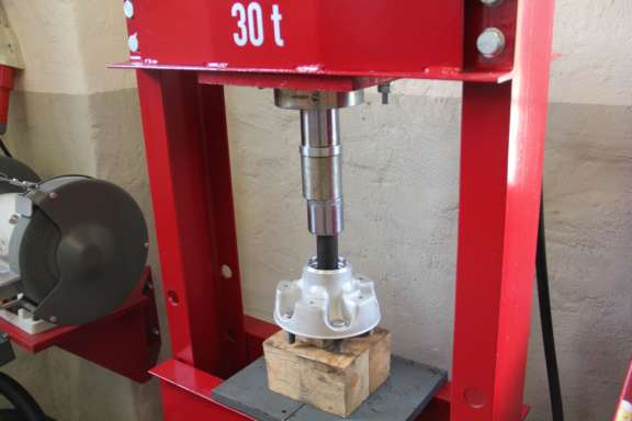 Überholung Fahrwerk und Bremsanlage